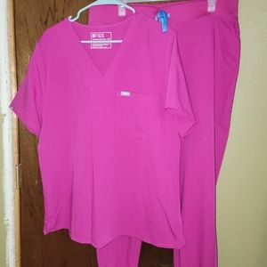 Figs scrub set Raspberry Sorbet Catarina and Zamora